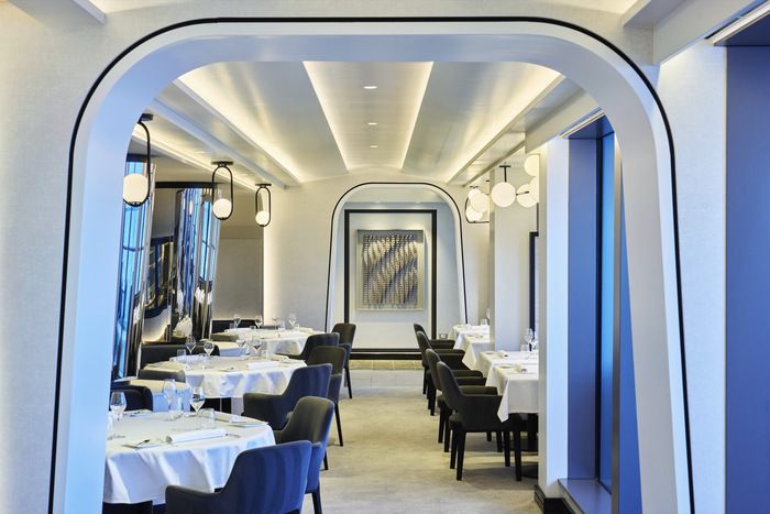 Restaurants, Bars & Cafés on EXPLORA II